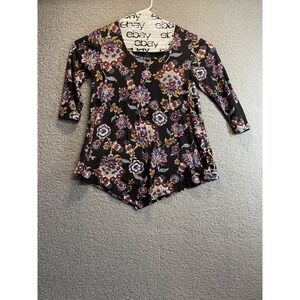 Sydney Women's‎ Boutique Shirt size medium Floral